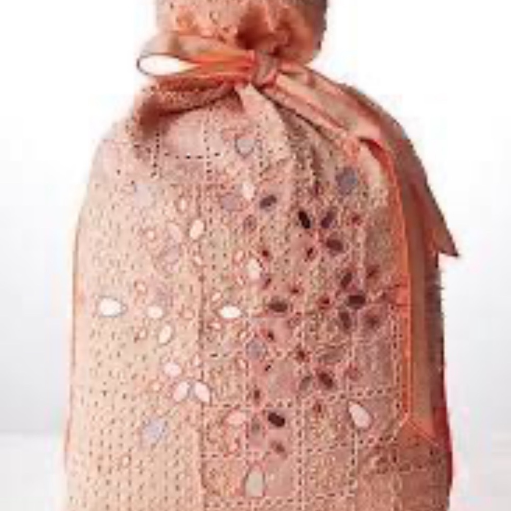 Free People Gift Bag
Mirrored